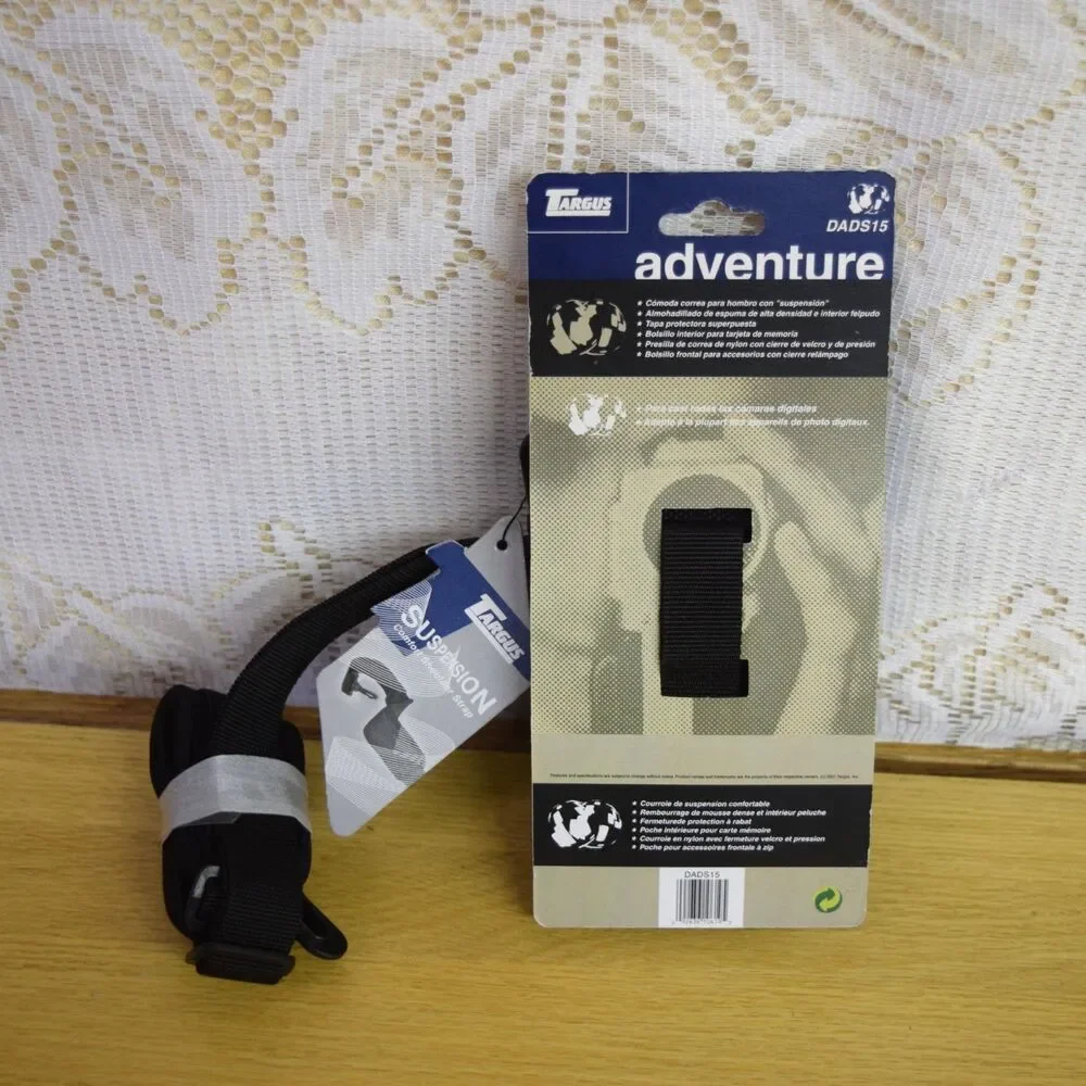 Targus Adventure DADS15 2001 Camera Case  New  Small Digital Shoulder Strap Belt
